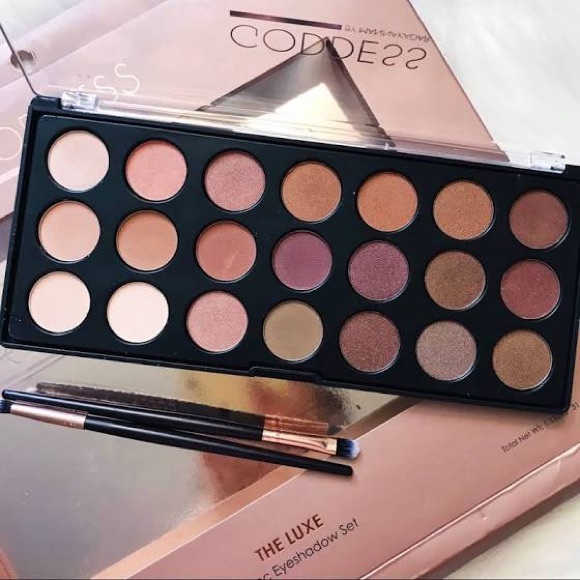 23 piece Eyeshadow Set - Picture 1 of 4